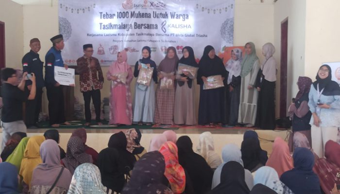 Tebar Seribu Mukena Menjelang Lebaran, Cara Kalisha Menyasar 70 Desa di Kab. Tasikmalaya