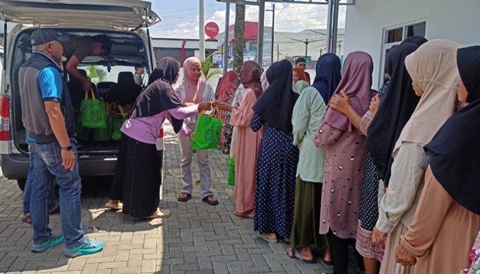 SPPG Panglayungan Santuni Lansia, Janda, dan Anak Yatim di Bulan Ramadan