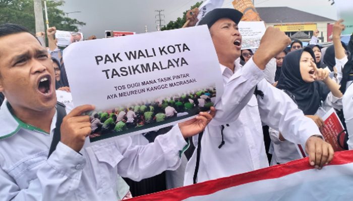 Jika Tak Ada Solusi, 100 Ribu Guru Madrasah Siap Datangi Kemenag dan Istana