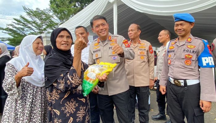 Jaga Stabilitas Harga, Polres Tasikmalaya Buka Pasar Murah di Halaman Masjid Agung Baiturrahman