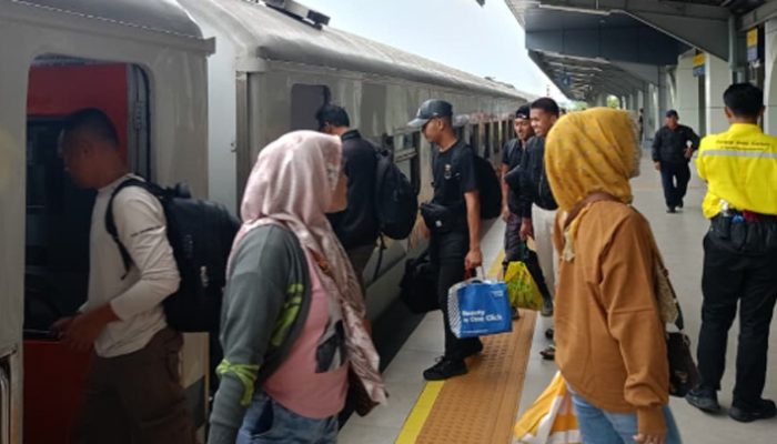 Stasiun Cimahi Terapkan Akses Terpisah KA Lokal dan Jarak Jauh, Penumpang Wajib Lewat Sky Bridge