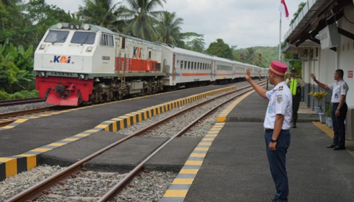 Angkutan Lebaran 2026, KAI Daop 2 Bandung Catat Ketepatan Waktu Nyaris 100 Persen