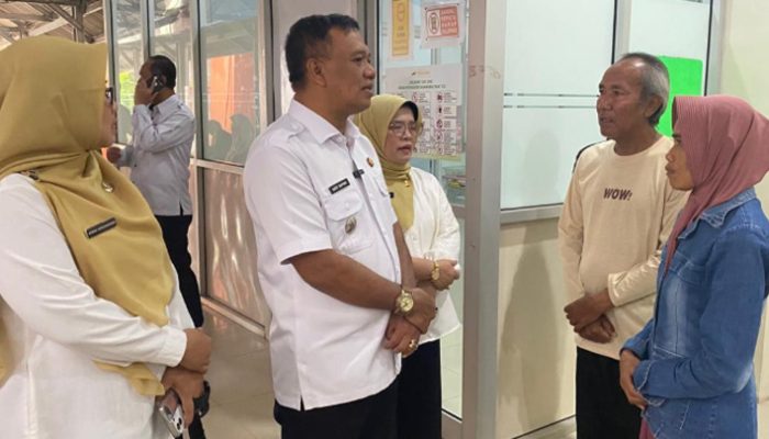 Wabup Tasikmalaya Jenguk Bocah Korban Gigitan Ular Weling, Kondisinya Mulai Membaik