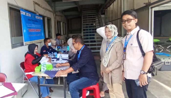 Aksi Sosial May Day di Kota Tasikmalaya, Puluhan Buruh dan Pegawai Ikut Donor Darah