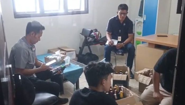 Polres Tasikmalaya Bongkar Gudang Miras Ilegal di Taraju, Seribu Botol Disita