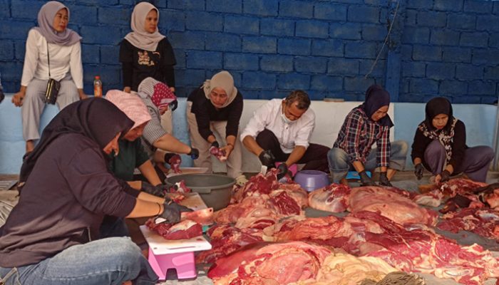 Yayasan Nasional Anak Bangsa Salurkan Daging Kurban, Perkuat Kebersamaan Relawan dan Warga
