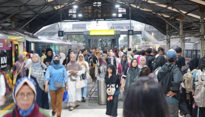 Minat Naik Kereta Melonjak, KAI Daop 2 Bandung Jual Hampir 99 Ribu Tiket