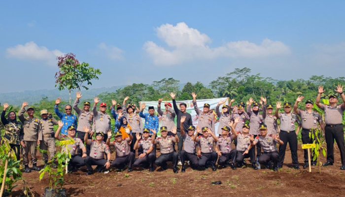 Serdik Sespimma Polri Angkatan 75 Tanam Pohon di Salawu, Dorong Kepedulian Lingkungan