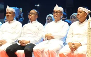 Bupati Cecep Hadiri Kirab Nyukcruk Galur Galunggung, Lestarikan Warisan Budaya Sunda