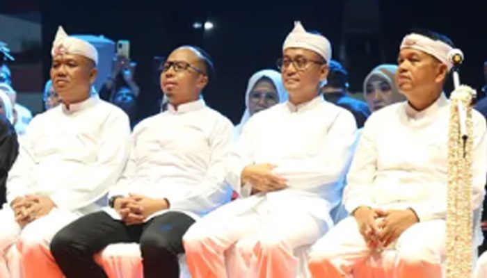 Bupati Cecep Hadiri Kirab Nyukcruk Galur Galunggung, Lestarikan Warisan Budaya Sunda