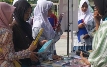 Dorong Budaya Literasi, 100 Buku Sastra Dibagikan ke Siswa SMAS Muhammadiyah Tasikmalaya