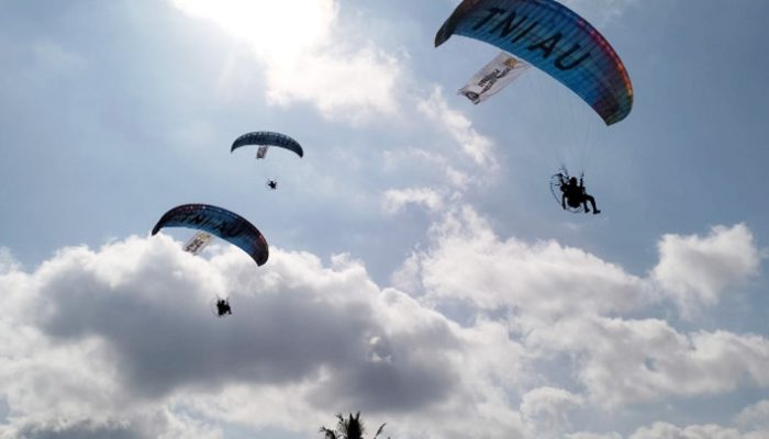Antusias Warga Saksikan Atraksi Paramotor, TNI AU Lirik Potensi Atlet dari Kota Tasikmalaya