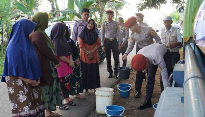 Hari Bhayangkara ke-80, Polres Tasikmalaya Turun Langsung Bantu Warga Pasirbenying