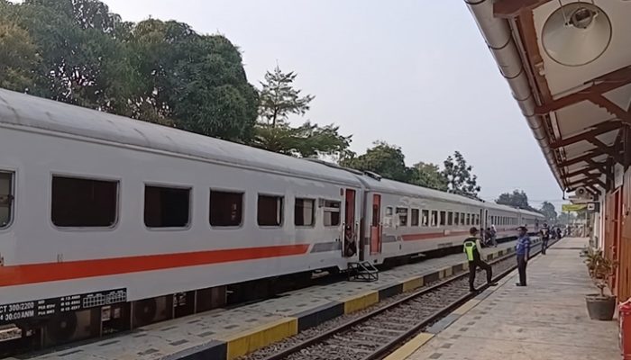 KAI Tunda Keberangkatan KA Siliwangi 19 Menit demi Pastikan Jalur Aman Pascagempa