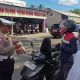 Razia Lalu Lintas di Tasikmalaya Berubah Wajah, Pelanggar Ringan Diajak Mengaji, Pengendara Tertib Dihadiahi Teh Manis