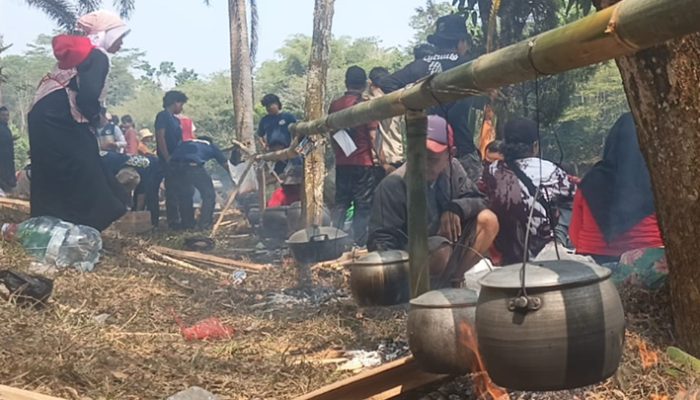 100 Tungku Liwet Mengepul di Situ Sanghiyang, Tanjungjaya Jual Pesona Wisata
