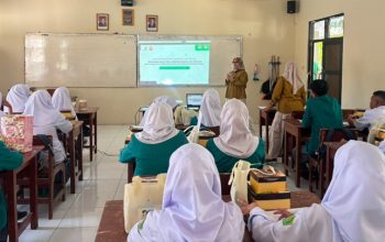 Balai POM di Tasikmalaya Bekali Pramuka MAN 2 Singaparna Soal Keamanan Obat dan Makanan