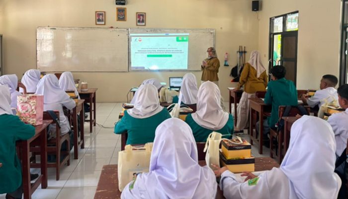 Balai POM di Tasikmalaya Bekali Pramuka MAN 2 Singaparna Soal Keamanan Obat dan Makanan