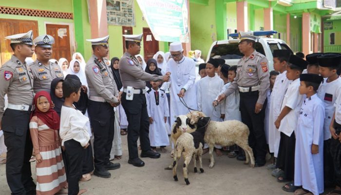 Satlantas Polres Tasikmalaya Dorong Pesantren Mandiri Pangan lewat Program SUJUD
