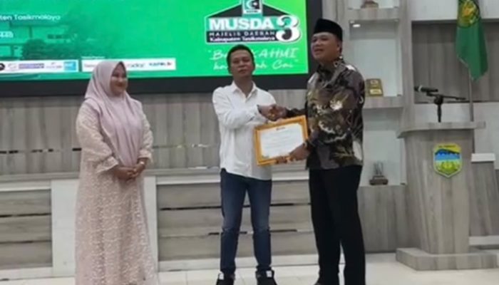 Pengabdian Tak Lekang Waktu, KAHMI Tasikmalaya Hormati Dua Tokoh HMI